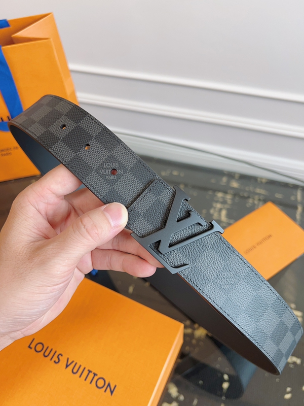 ルイヴィトンベルト正面デザイン